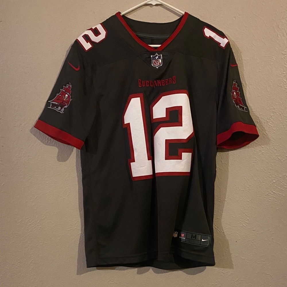 Nike Men's Black and Red Buccaneers Jersey